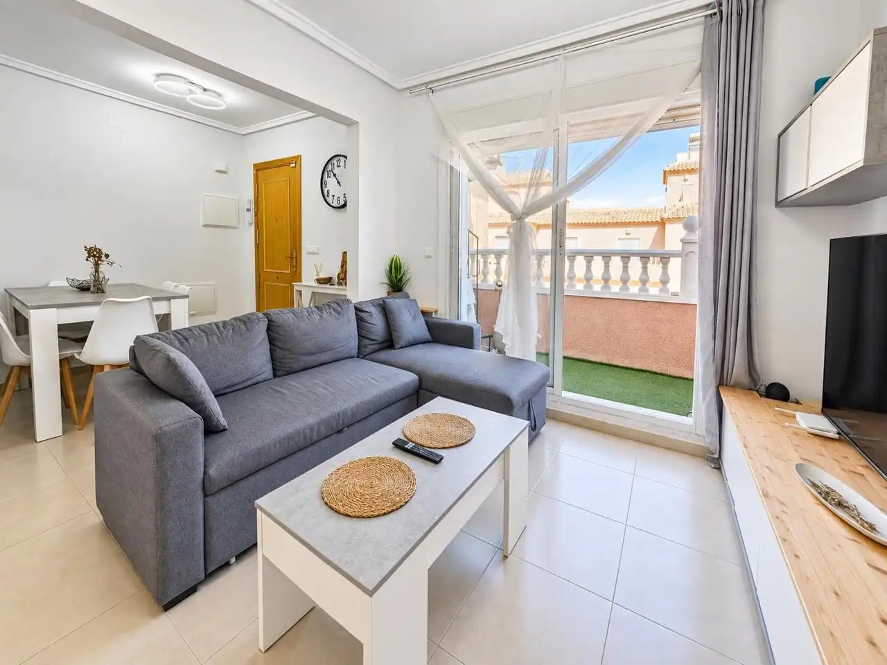Casa aparellada amb piscina en venda a Calle de Creta, imagen 3