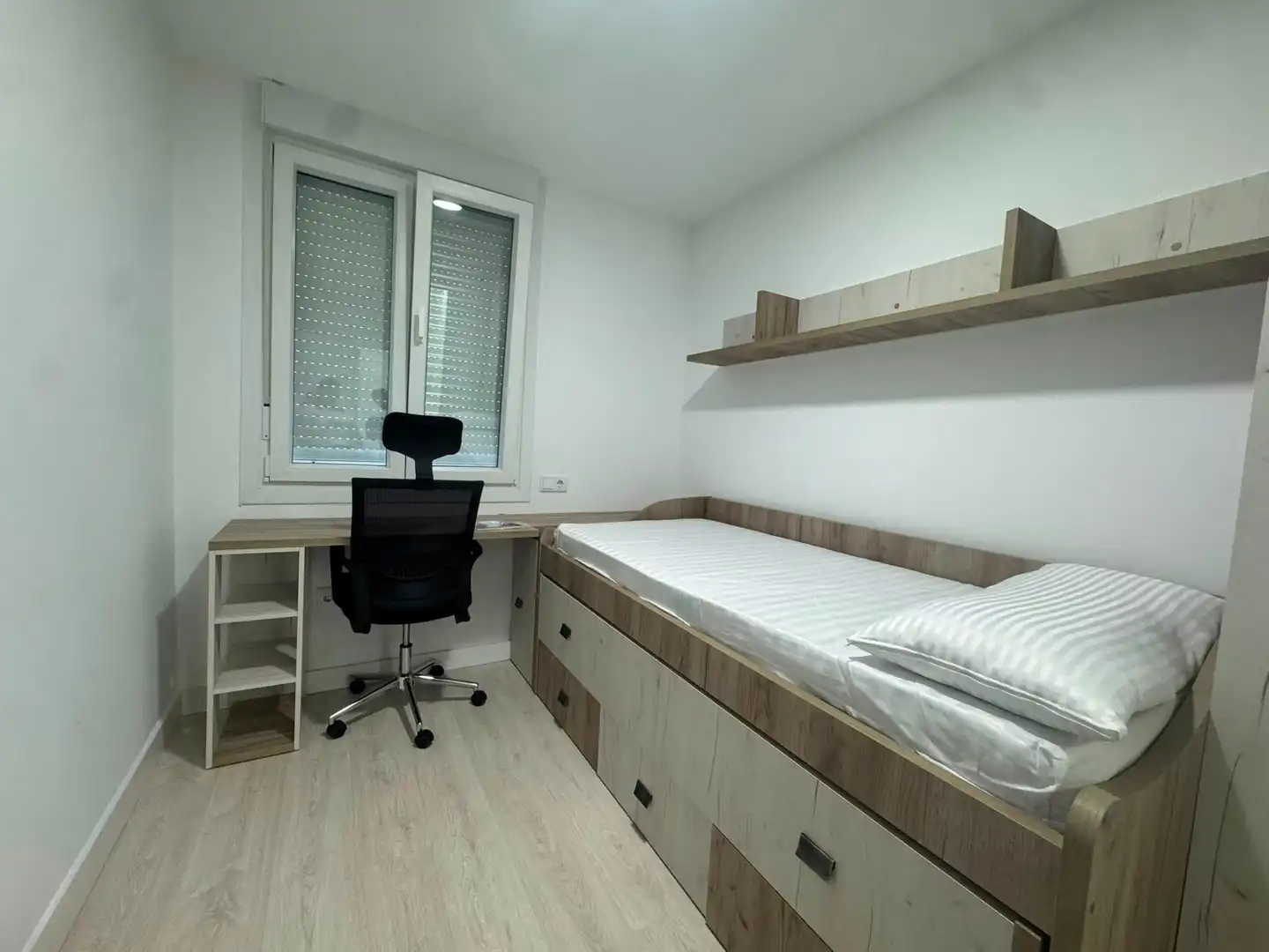 Dormitori de Pis per a compartir en Ourense Capital  amb Calefacció, Terrassa i Moblat