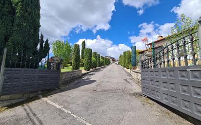 Vista exterior de Casa o xalet en venda en Hazas de Cesto amb Terrassa i Balcó