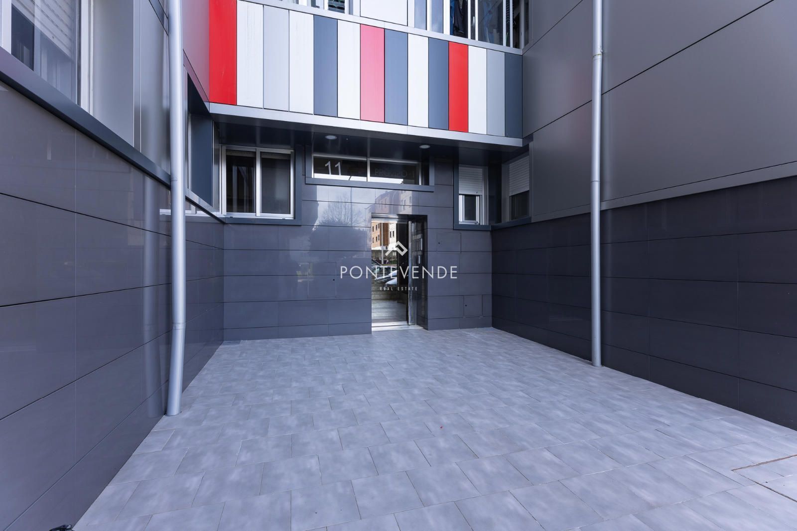 Vista exterior de Pis en venda en Pontevedra Capital  amb Calefacció, Traster i Moblat