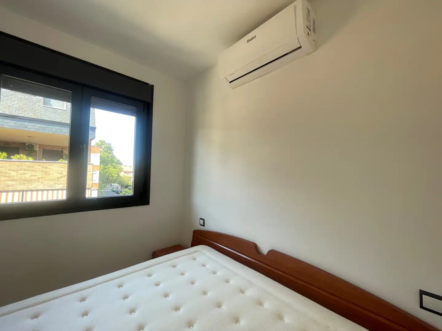Dormitori de Apartament de lloguer en Alcalá de Henares amb Aire condicionat i Moblat