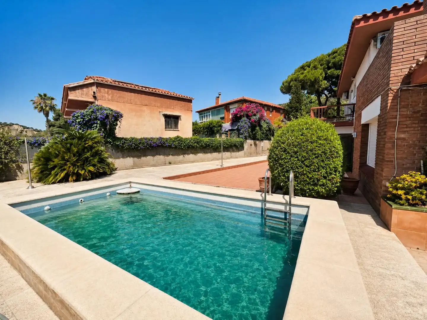Piscina de Casa o chalet en venta en Badalona con Aire acondicionado, Calefacción y Jardín privado