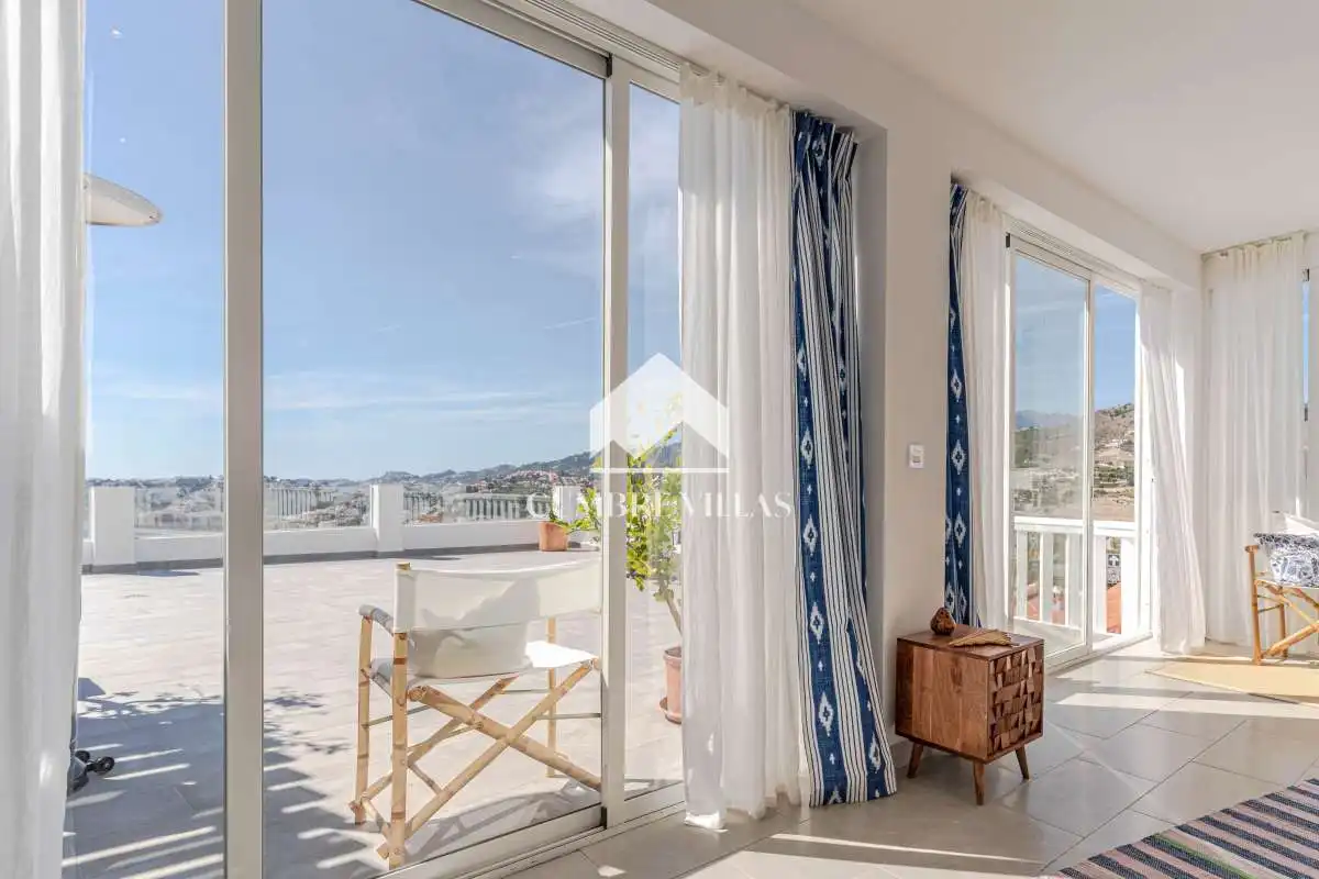 Vista exterior de Casa o xalet en venda en Almuñécar amb Terrassa, Traster i Internet