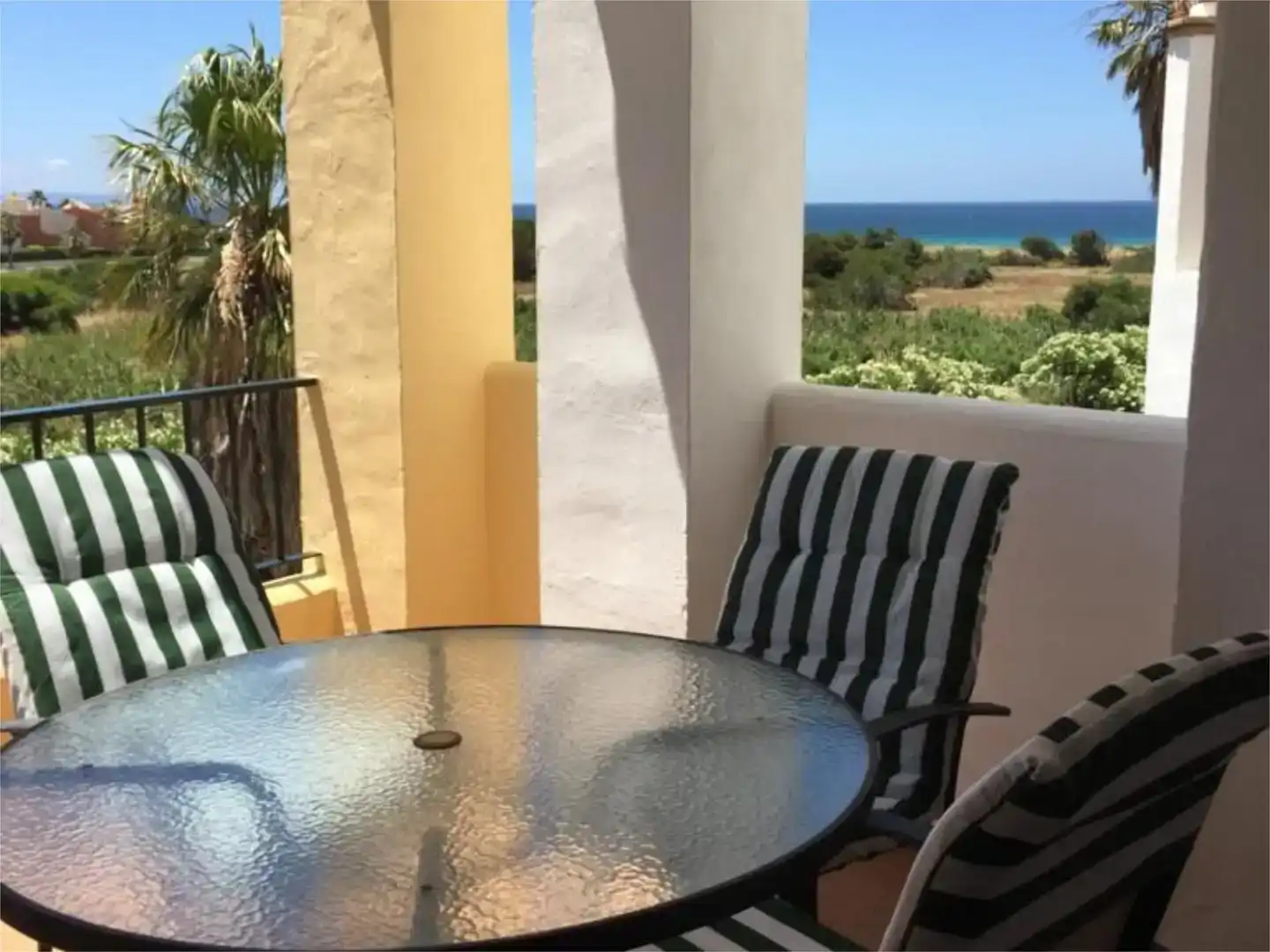 Terrasse von Wohnungen zur Miete in Zahara de los Atunes mit Klimaanlage, Schwimmbad und Balkon