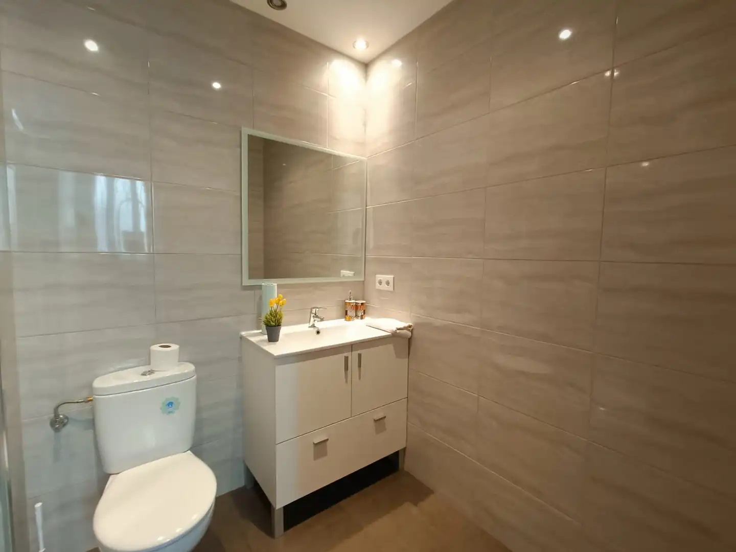Baño de Piso en venta en L'Hospitalet de Llobregat con Amueblado y Balcón