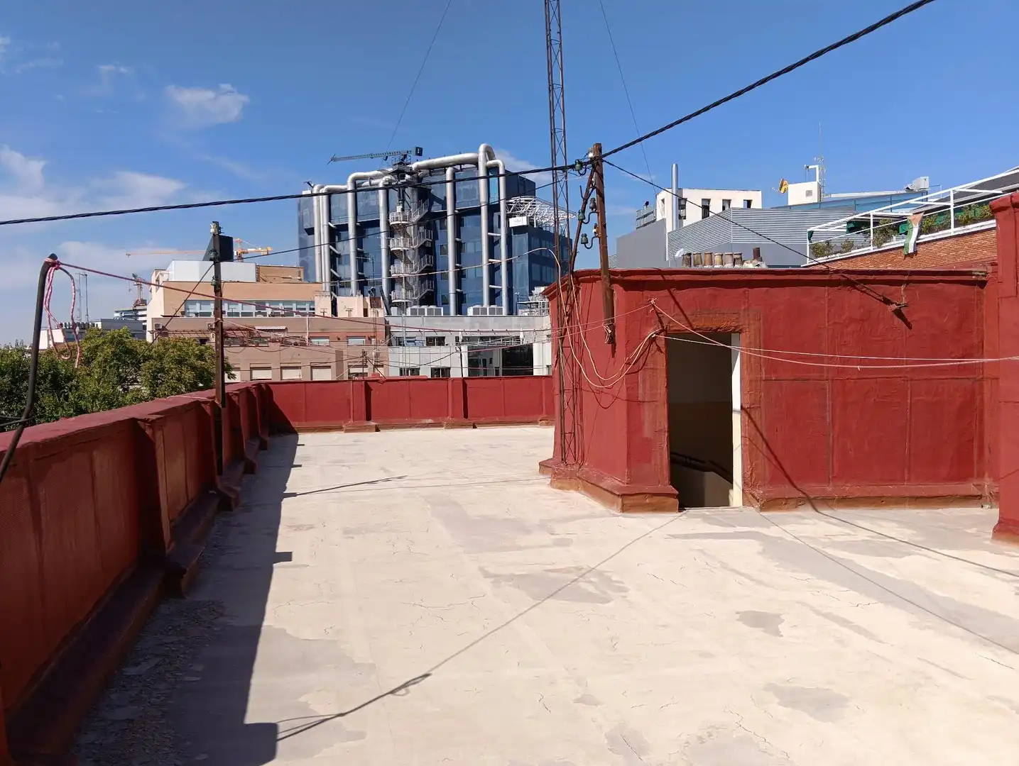 Vista exterior de Piso en venta en Madrid con Calefacción y Balcón
