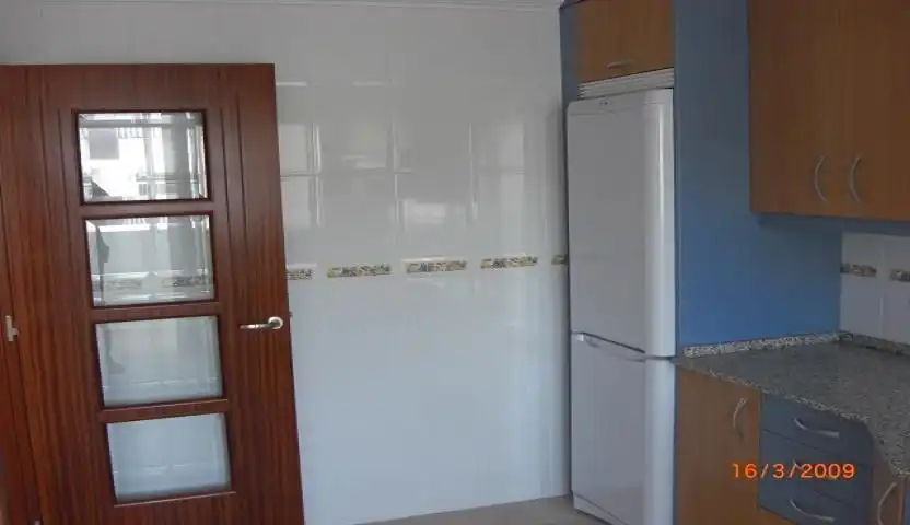 Cocina de Piso de alquiler en Ferrol con Calefacción, Parquet y Horno