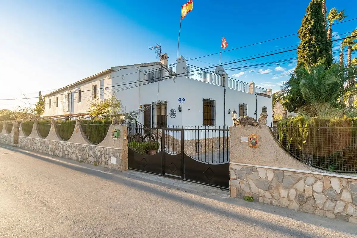 Maison rustique avec piscine à vendre à Orihuela ciudad