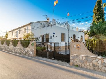 Landhaus mit Pool zum Verkauf in Orihuela ciudad