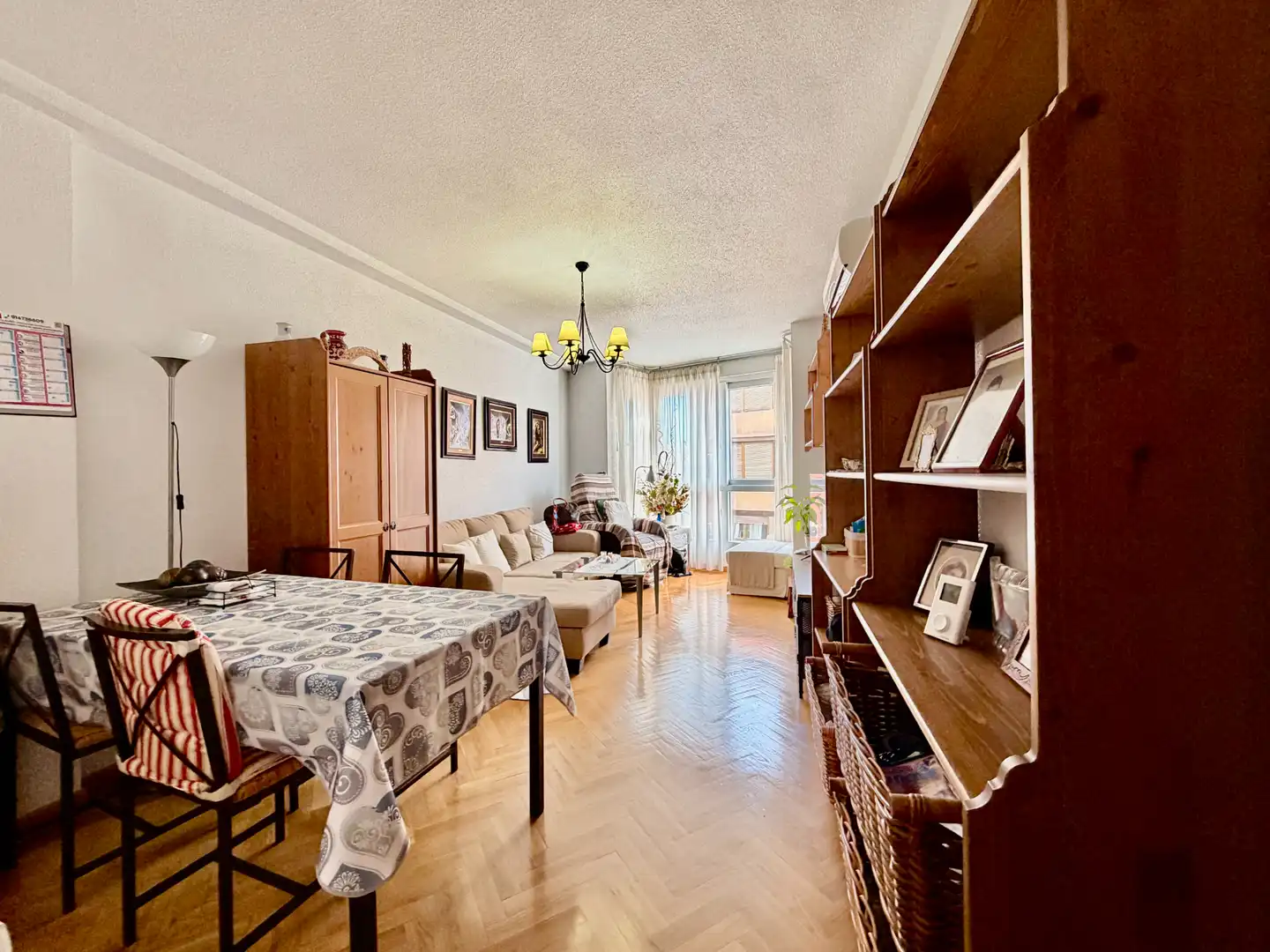 Living room of Flat for sale in Madrid  with Air Conditioner, Heating and Parquet flooring