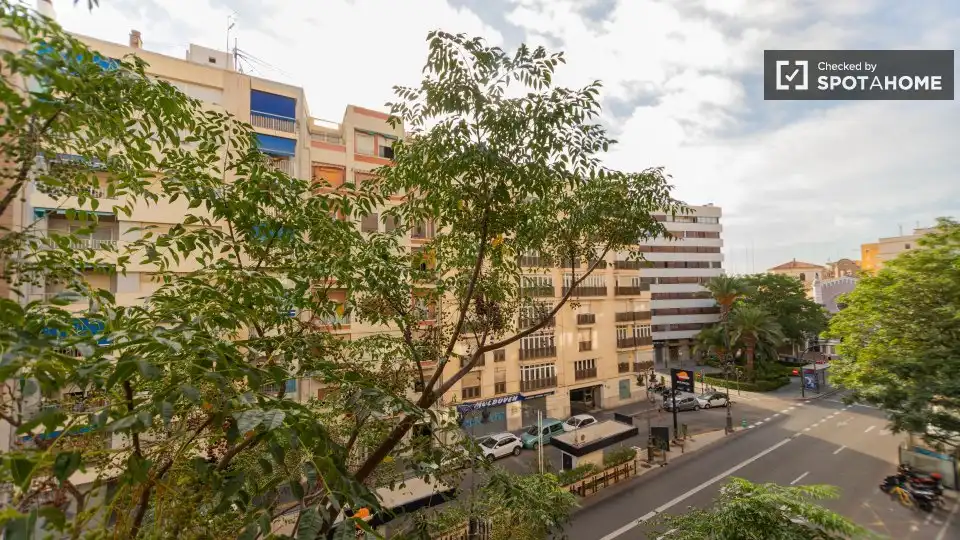 Vista exterior de Piso de alquiler en Valencia con Aire acondicionado, Calefacción y Amueblado
