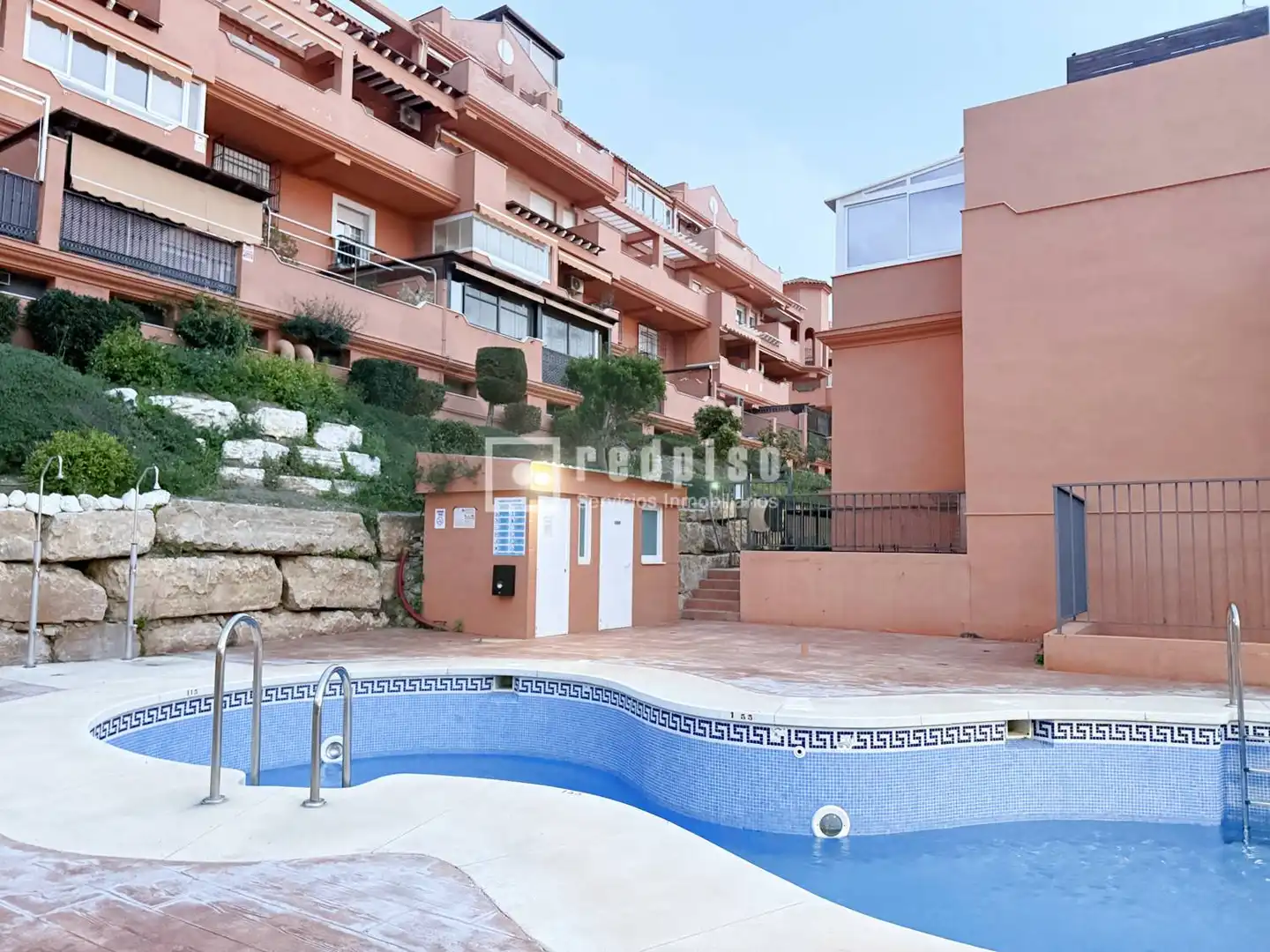 Außenansicht von Wohnung zum Verkauf in Rincón de la Victoria mit Klimaanlage, Privatgarten und Terrasse