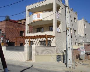 Vista exterior de Pis en venda en Montcada i Reixac amb Traster