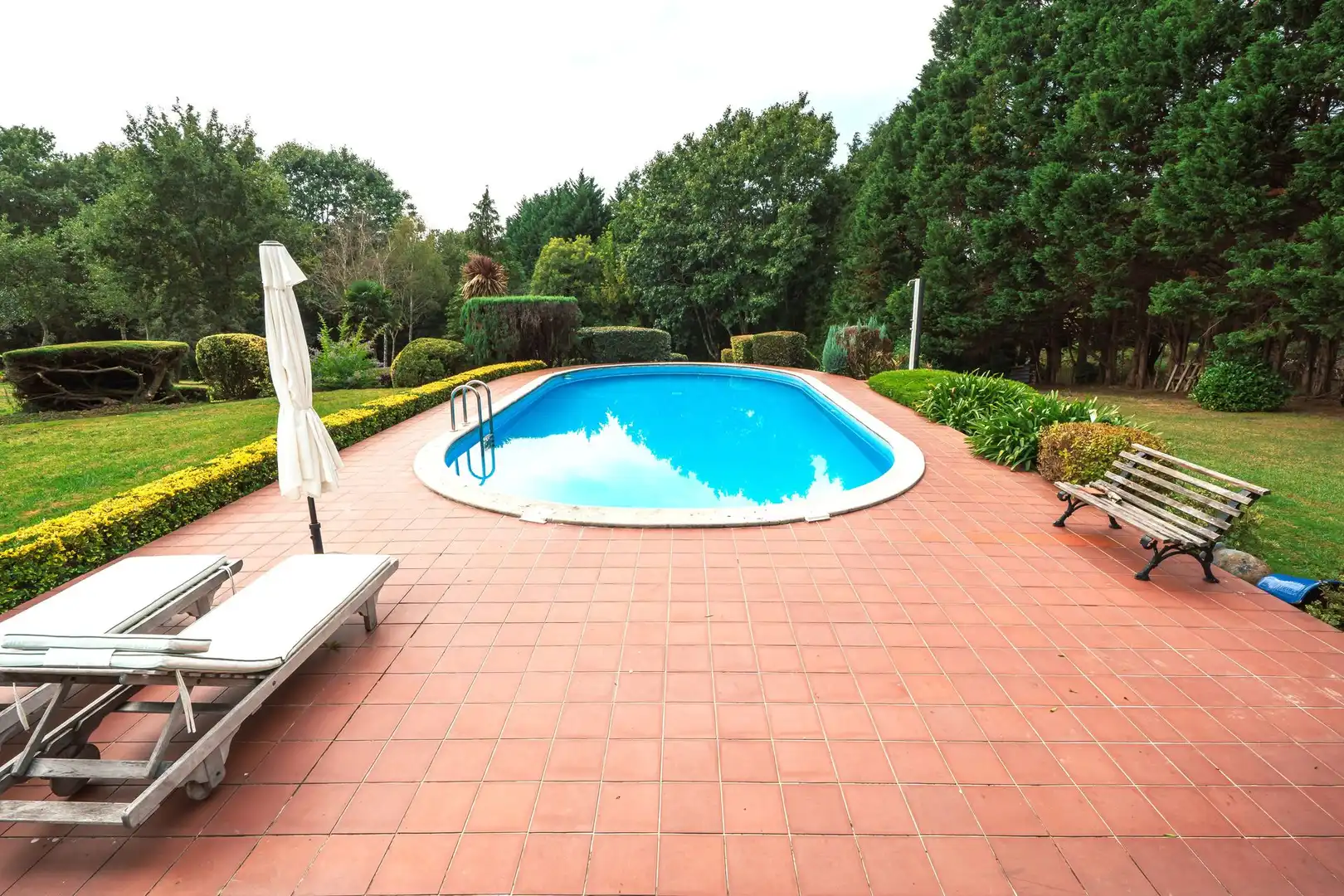 Piscina de Casa o chalet en venta en Fruiz con Aire acondicionado, Calefacción y Jardín privado
