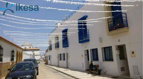 VENTA DE CHALET ADOSADO EN AYAMONTE, HUELVA. ACTIVO SIN POSESIÓN, NO SE PUEDE VISITAR.
