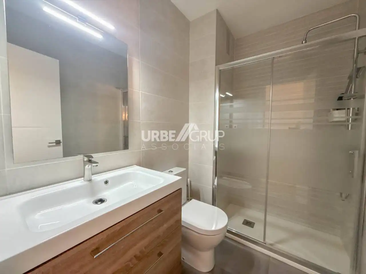 Baño de Piso en venta en Terrassa con Calefacción, Parquet y Terraza