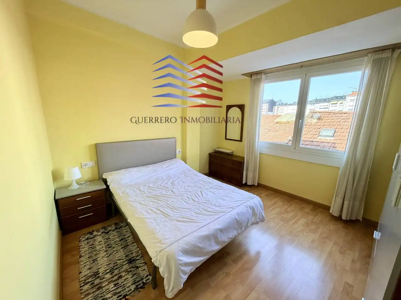 Schlafzimmer von Wohnungen zur Miete in Ourense Capital  mit Heizung, Parkett und Möbliert