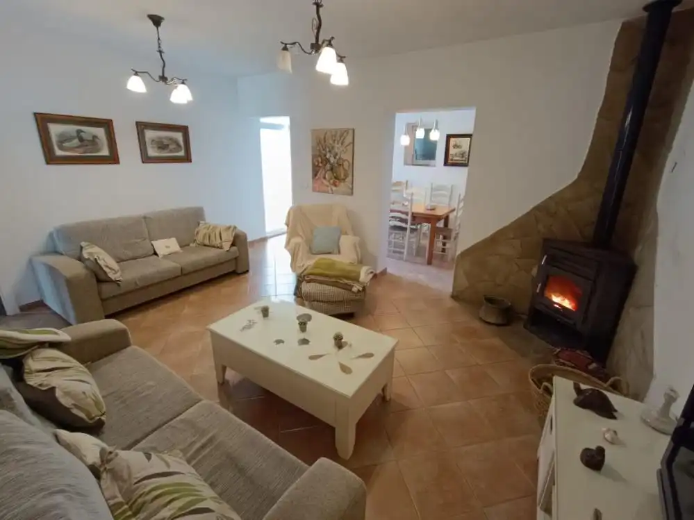 Sala d'estar de Casa o xalet en venda en Chilluévar amb Aire condicionat, Terrassa i Moblat