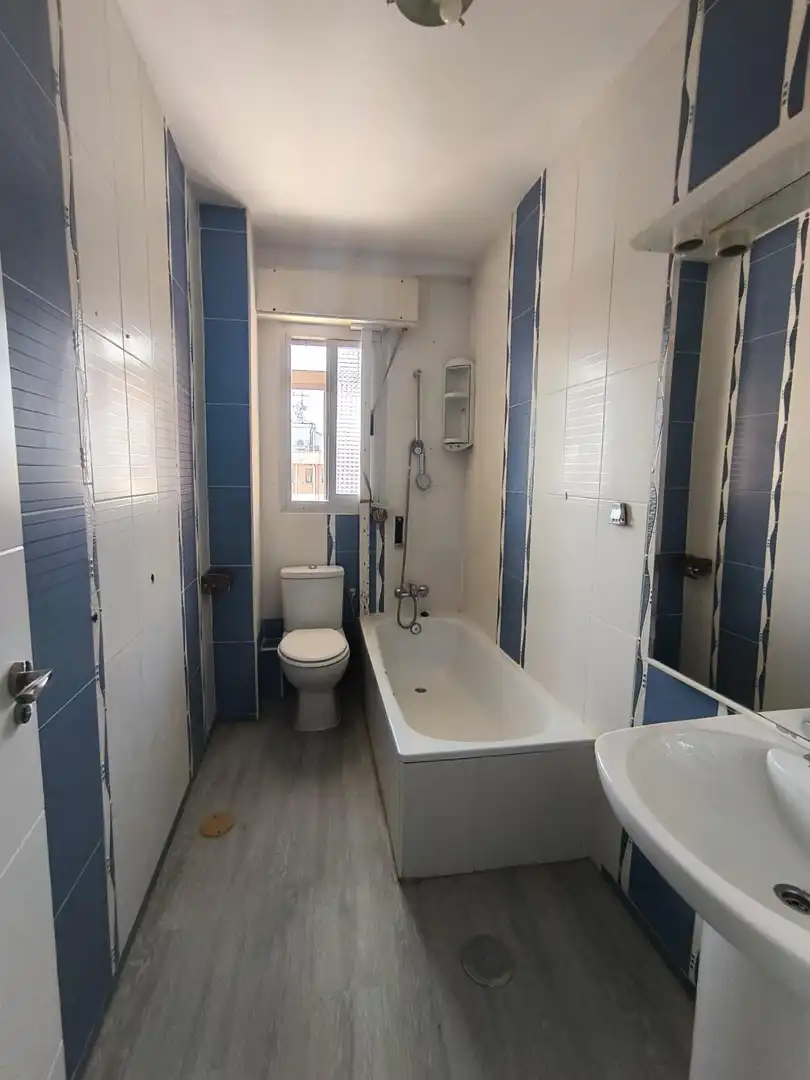 Baño de Piso en venta en Fuenlabrada con Terraza y Alarma