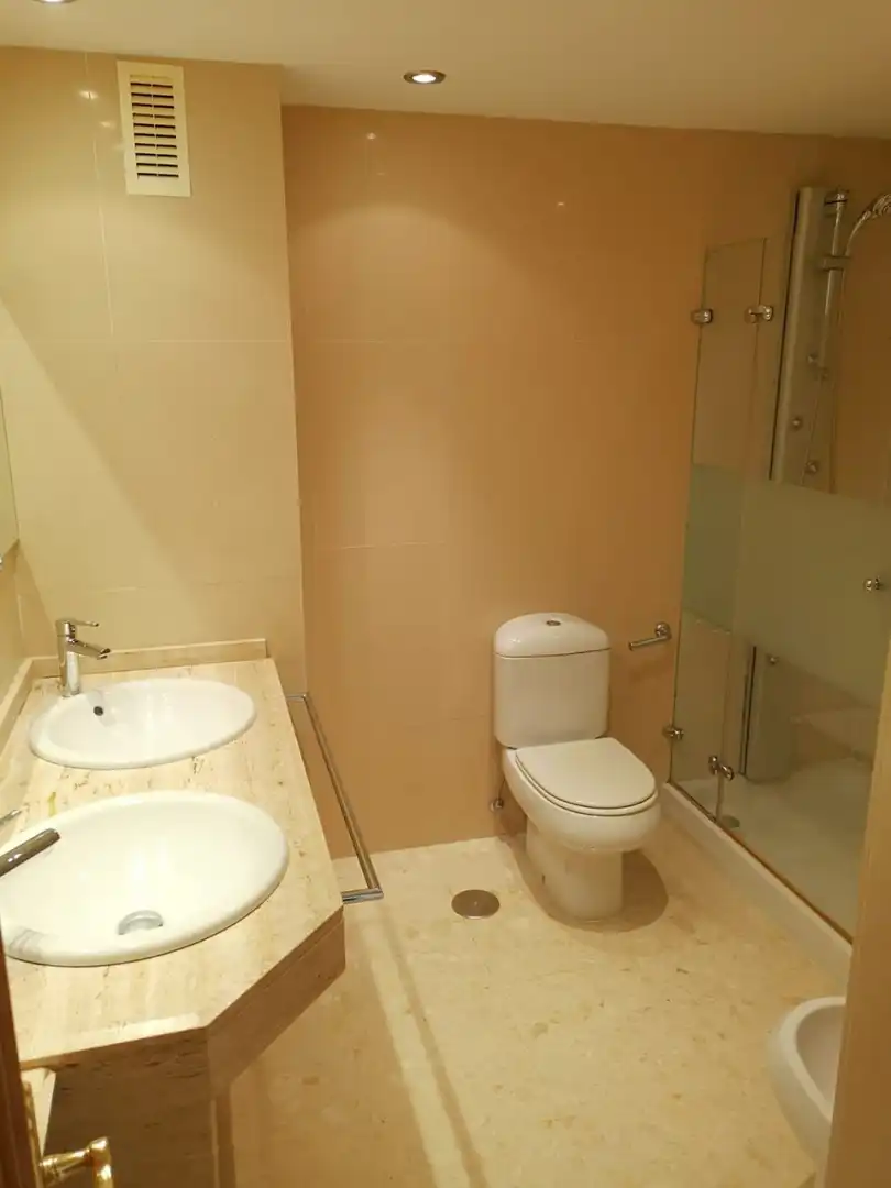 Baño de Dúplex de alquiler en Alicante / Alacant con Aire acondicionado, Calefacción y Terraza