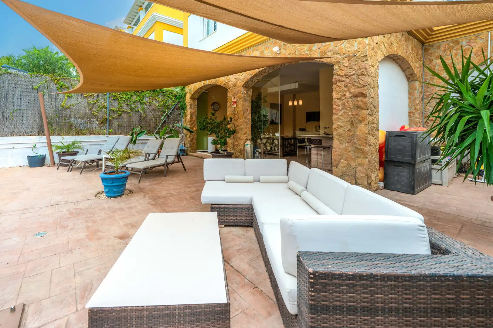 Casa pareada con piscina en venta en Calahonda