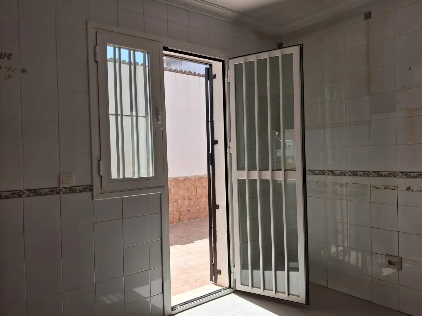 Casa adosada en venda en Utrera amb Piscina comunitària