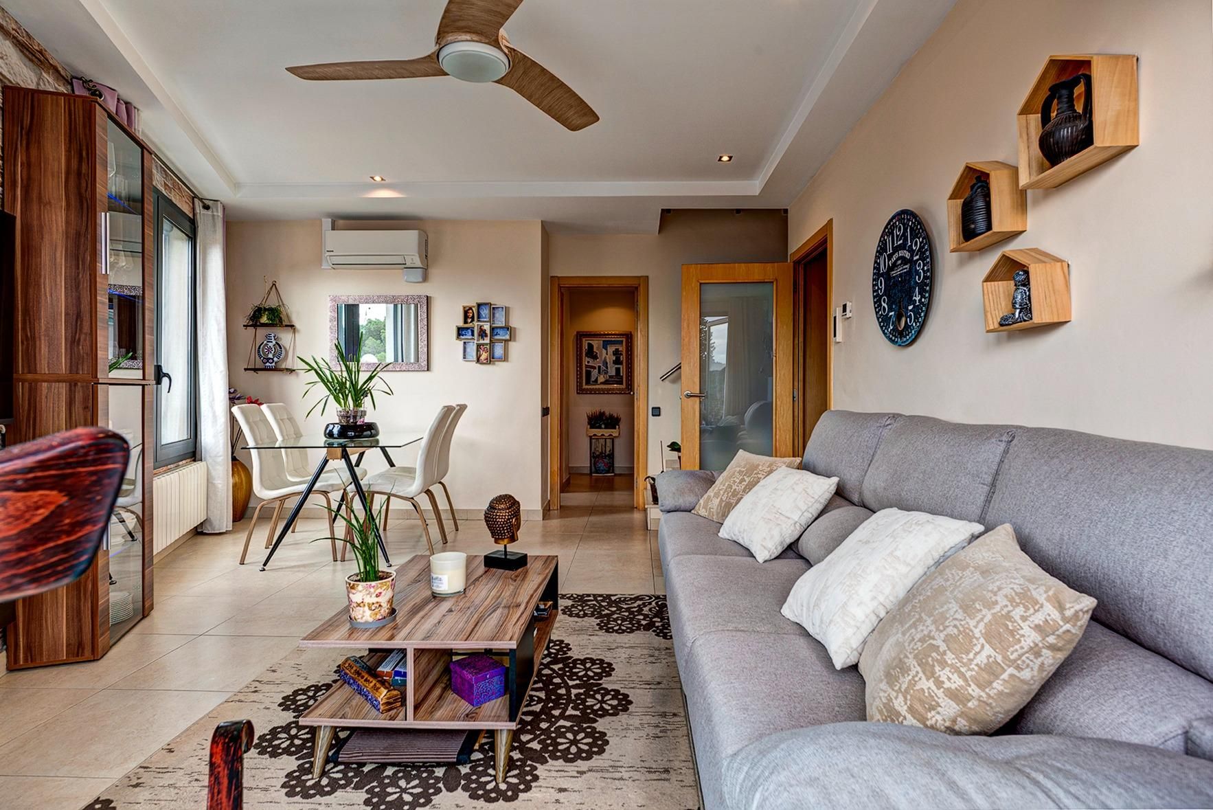 Sala de estar de Dúplex en venta en Vallbona d'Anoia con Calefacción, Terraza y Balcón