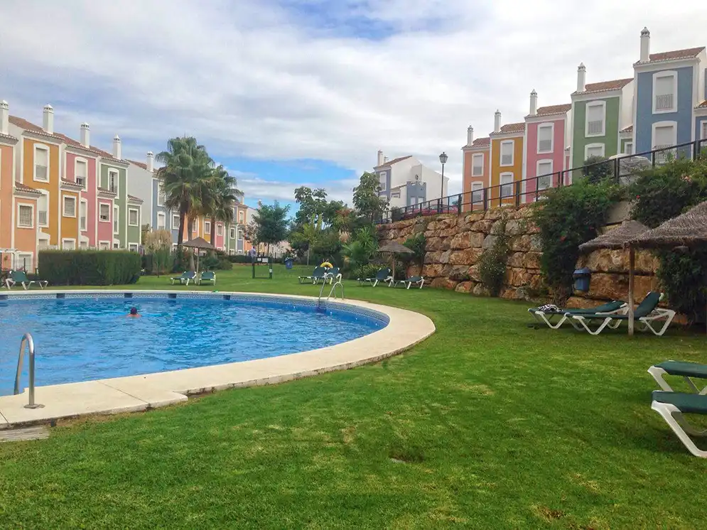 Jardí de Planta baixa de lloguer en Casares amb Aire condicionat, Terrassa i Piscina