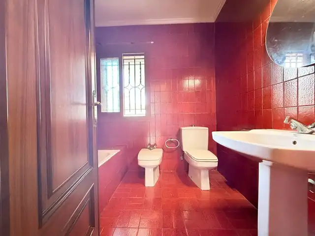 Bany de Casa o xalet en venda en Benicasim / Benicàssim amb Jardí privat, Terrassa i Piscina