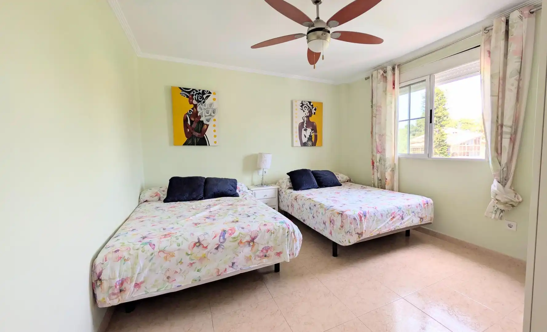 Dormitori de Casa o xalet en venda en Elche / Elx amb Aire condicionat, Calefacció i Jardí privat