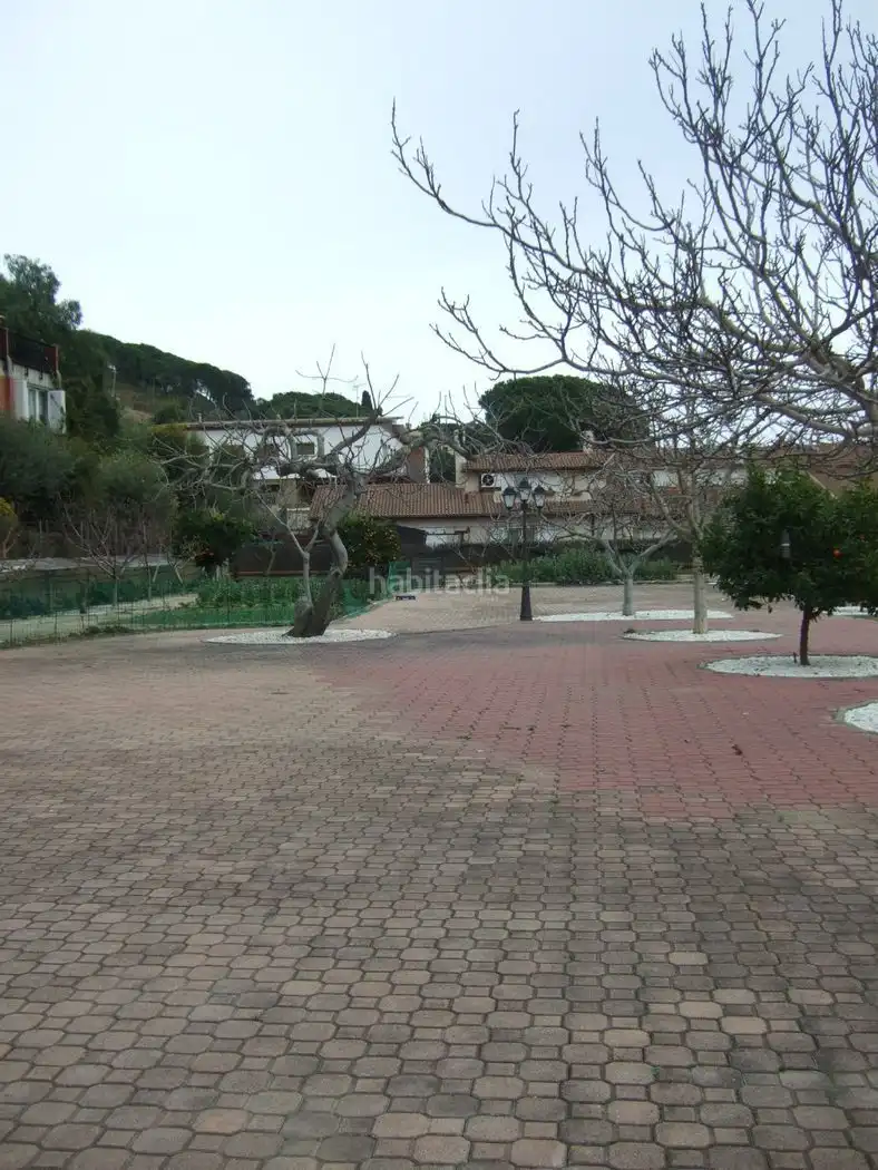 Vista exterior de Casa o xalet en venda en Mataró amb Aire condicionat, Calefacció i Jardí privat