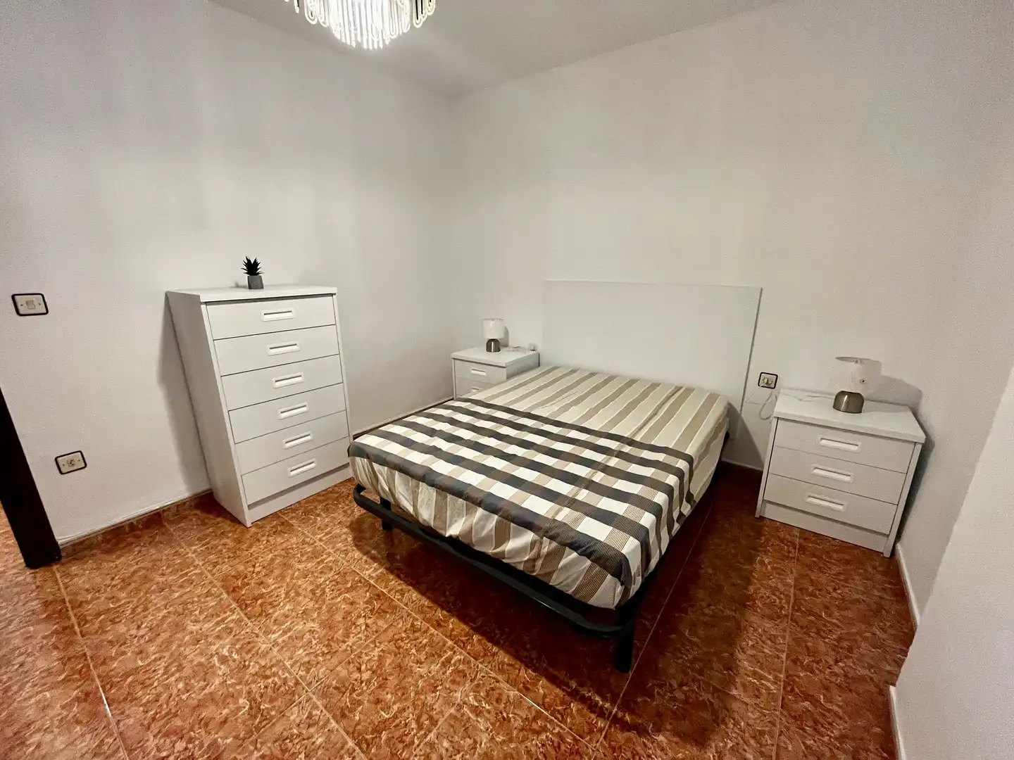 Habitación de Piso de alquiler en Granada con Aire acondicionado, Terraza y Amueblado