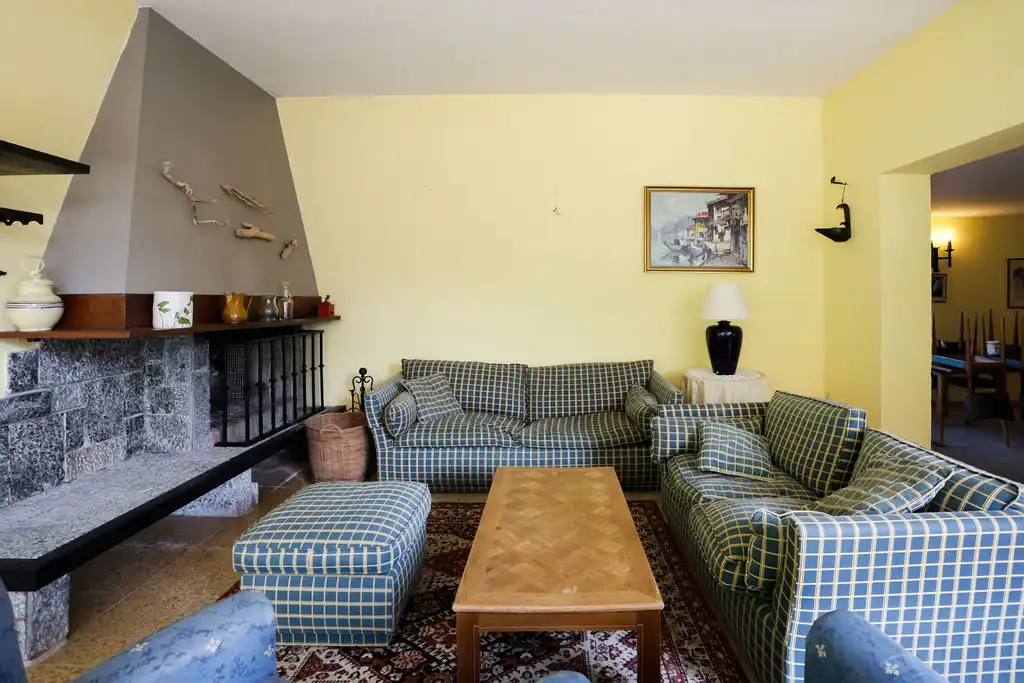 Sala d'estar de Casa o xalet en venda en Colunga amb Calefacció i Moblat