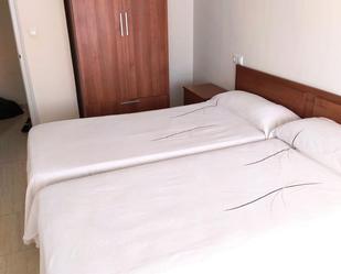 Dormitori de Apartament de lloguer en  Almería Capital amb Jardí privat