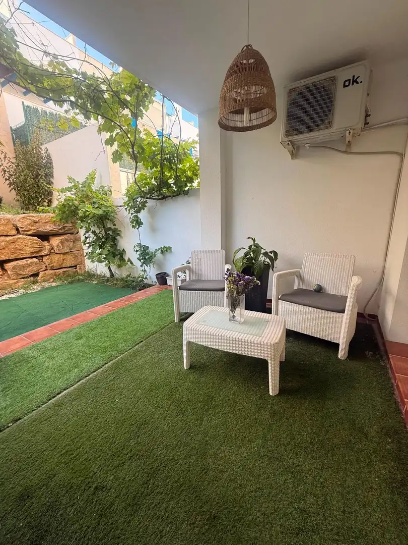 Terrassa de Casa adosada en venda en Torremolinos amb Aire condicionat, Calefacció i Jardí privat