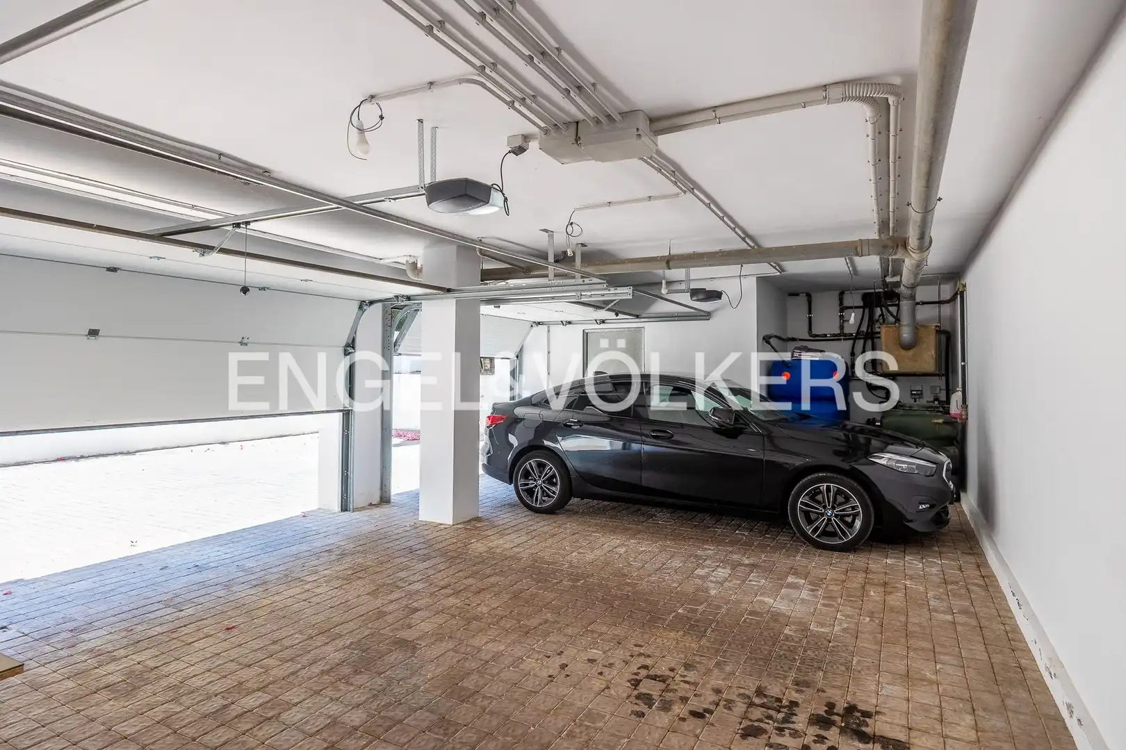 Parking de Casa o chalet en venta en Dos Hermanas con Aire acondicionado, Calefacción y Jardín privado
