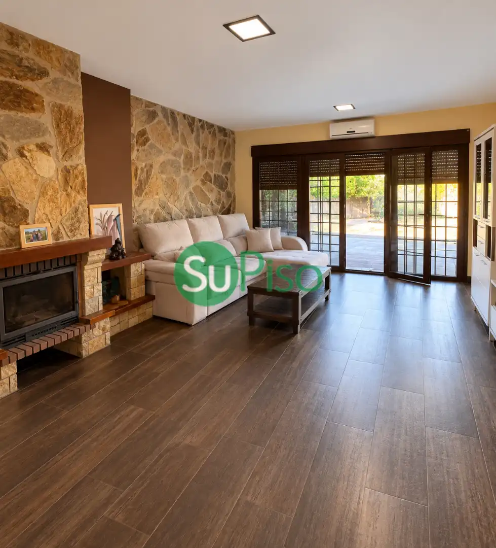 Chalet con piscina en venta en Calle Carretas