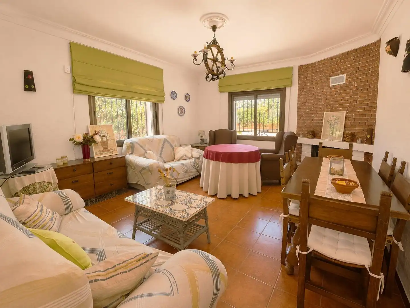 Sala de estar de Casa o chalet en venta en Casas del Castañar con Jardín privado, Trastero y Piscina