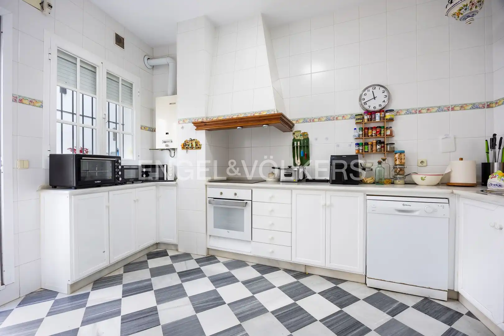 Kitchen of Houses for sale in Sanlúcar de Barrameda  with Air Conditioner, Heating and Private garden