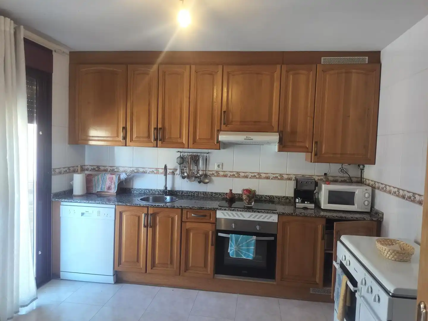 Cuina de Casa adosada en venda en Ponferrada amb Calefacció