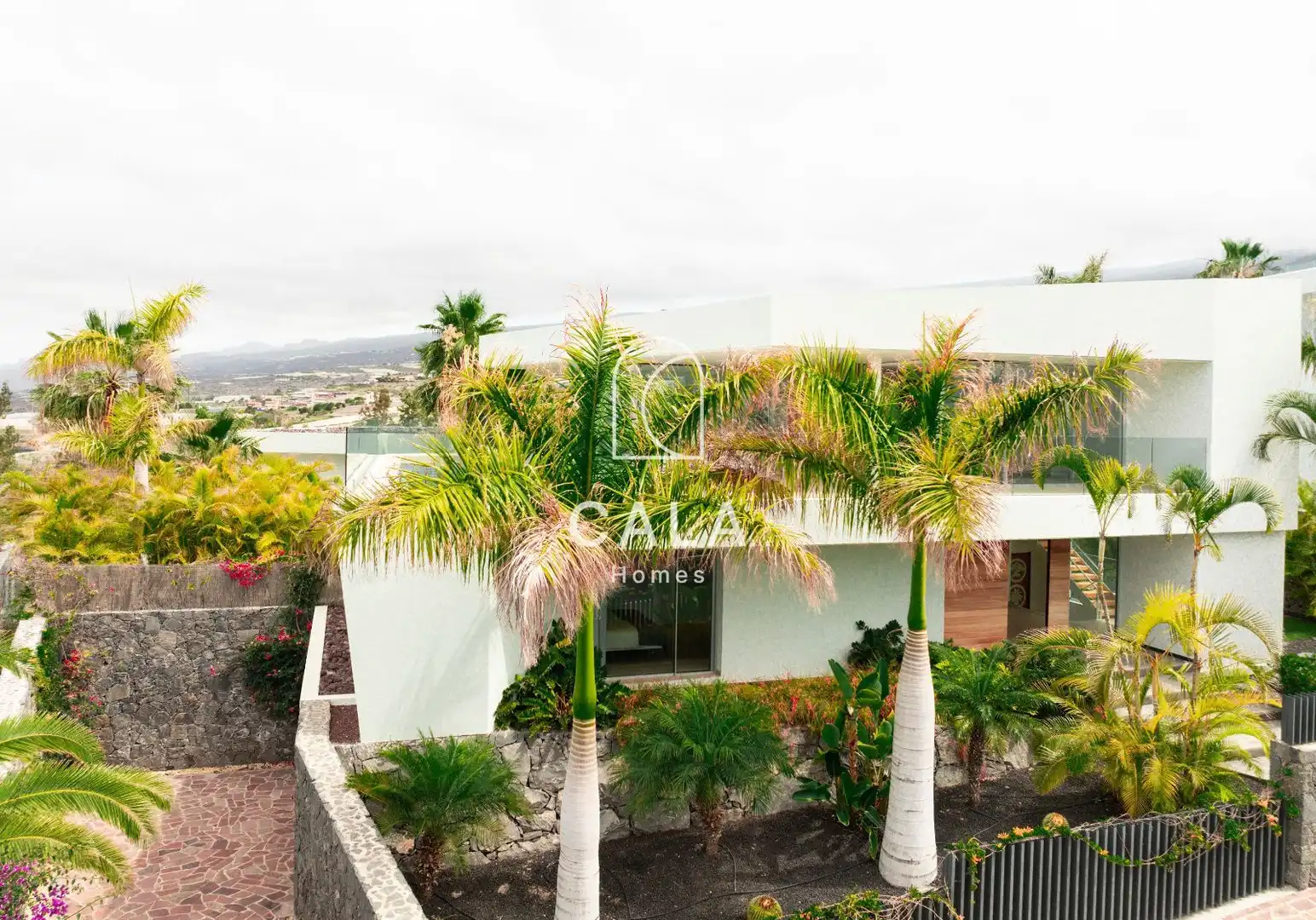 Vista exterior de Casa o xalet en venda en Guía de Isora amb Aire condicionat, Calefacció i Terrassa