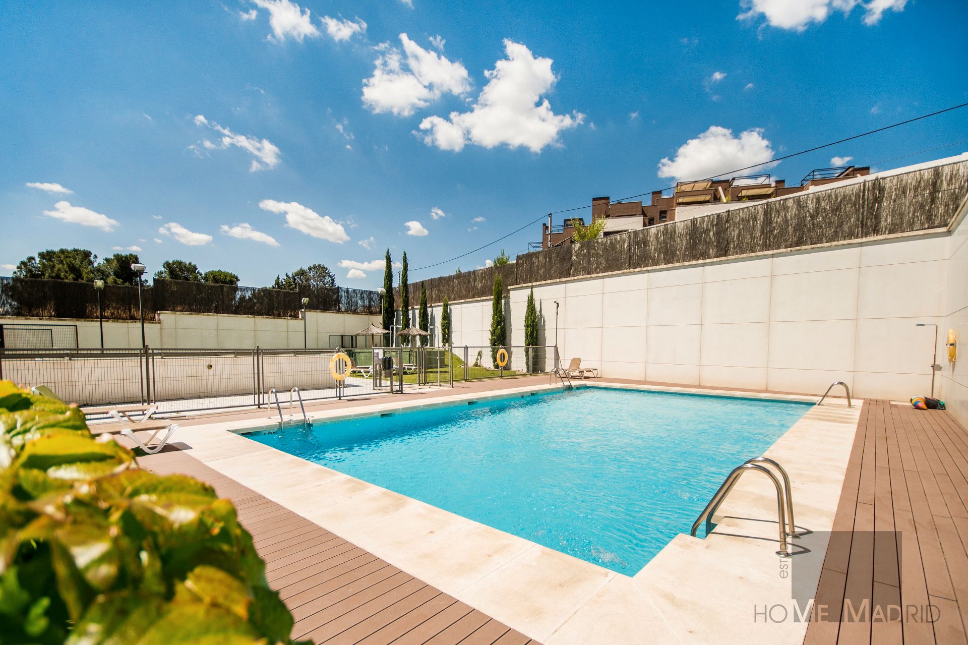 Swimming pool of Flat for sale in  Madrid Capital  with Air Conditioner, Heating and Private garden