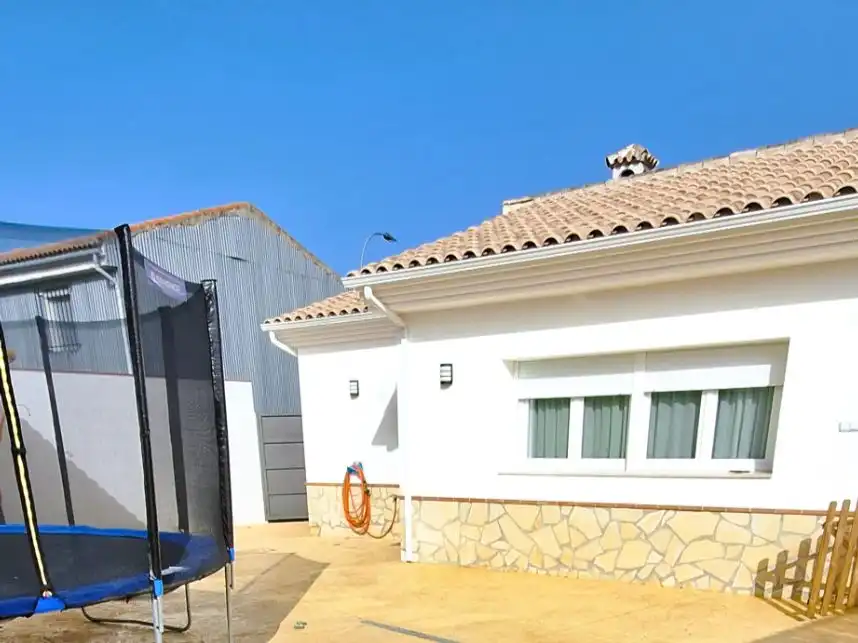 Vista exterior de Casa o xalet en venda en Alcalá la Real amb Terrassa i Balcó