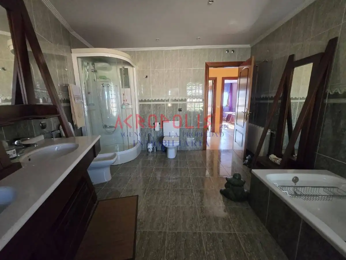 Bedroom of Houses for sale in Onzonilla  with Heating, Terrace and Storage room