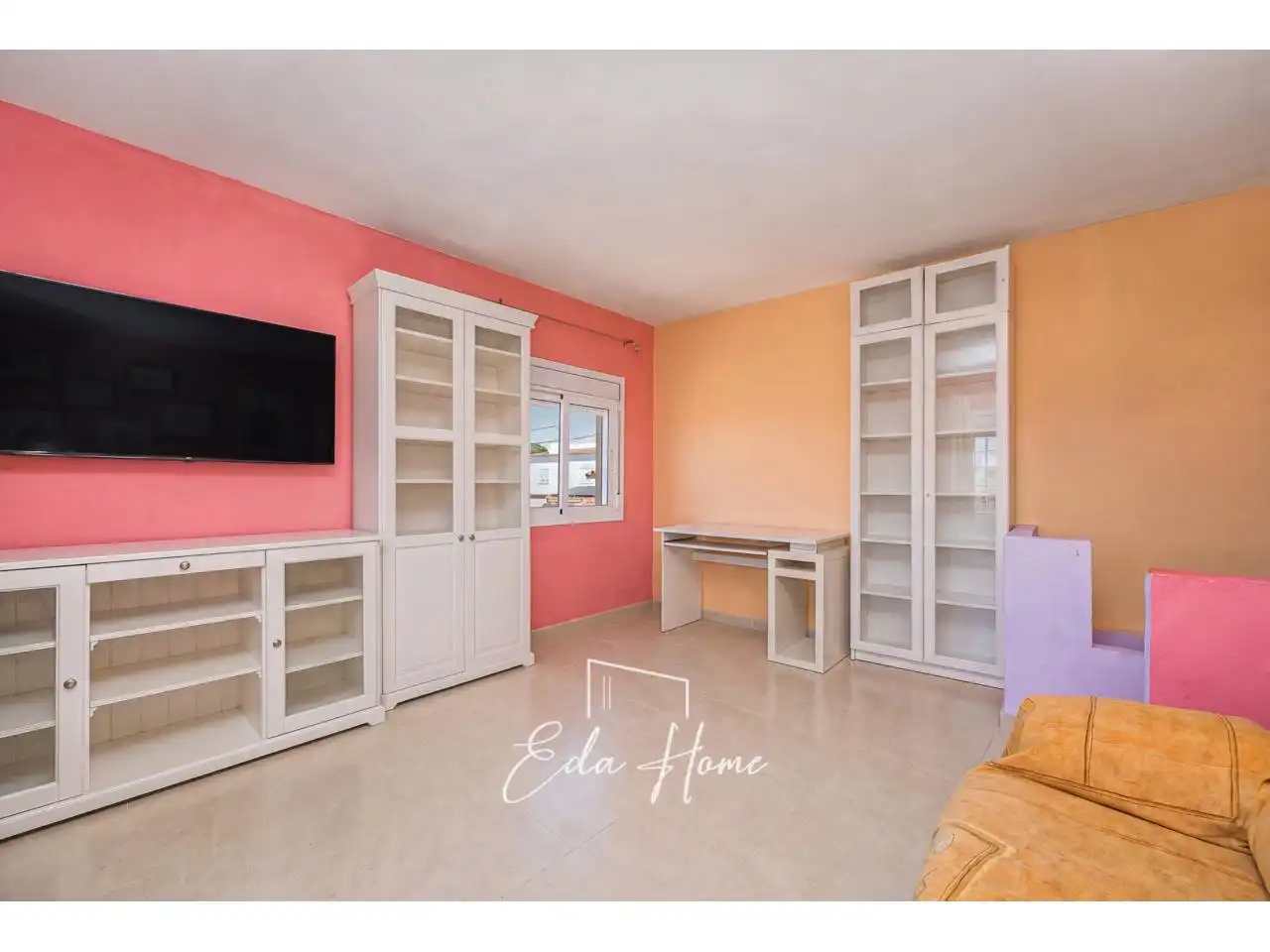 Living room of Houses for sale in Vilanova i la Geltrú