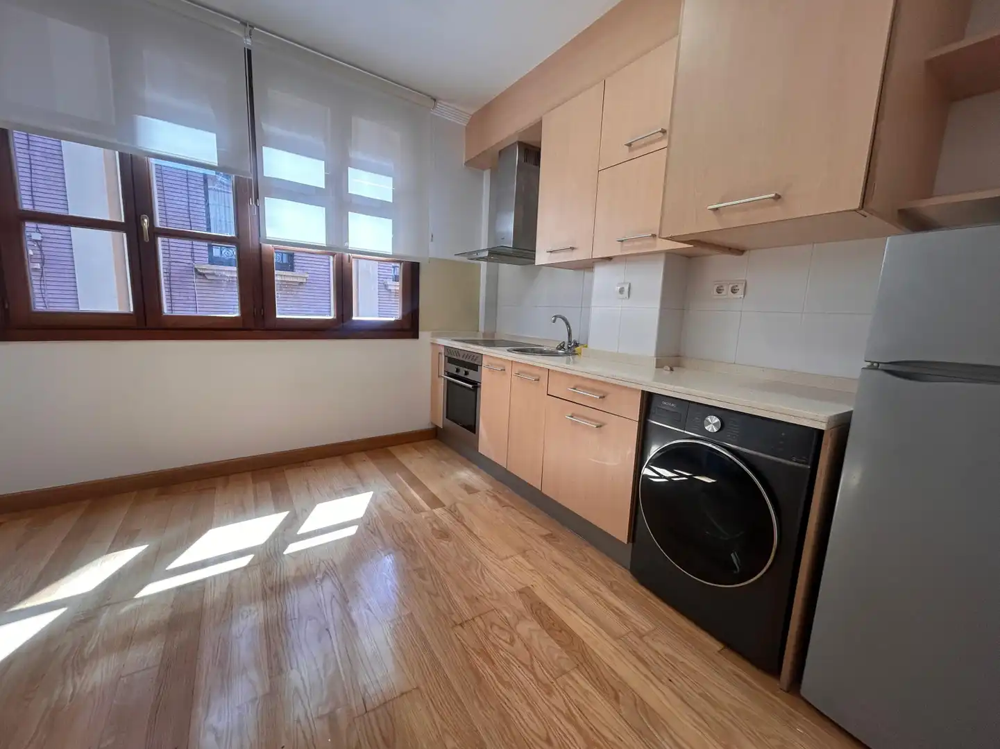 Kitchen of Flat for rent in Gijón   with Heating and Parquet flooring