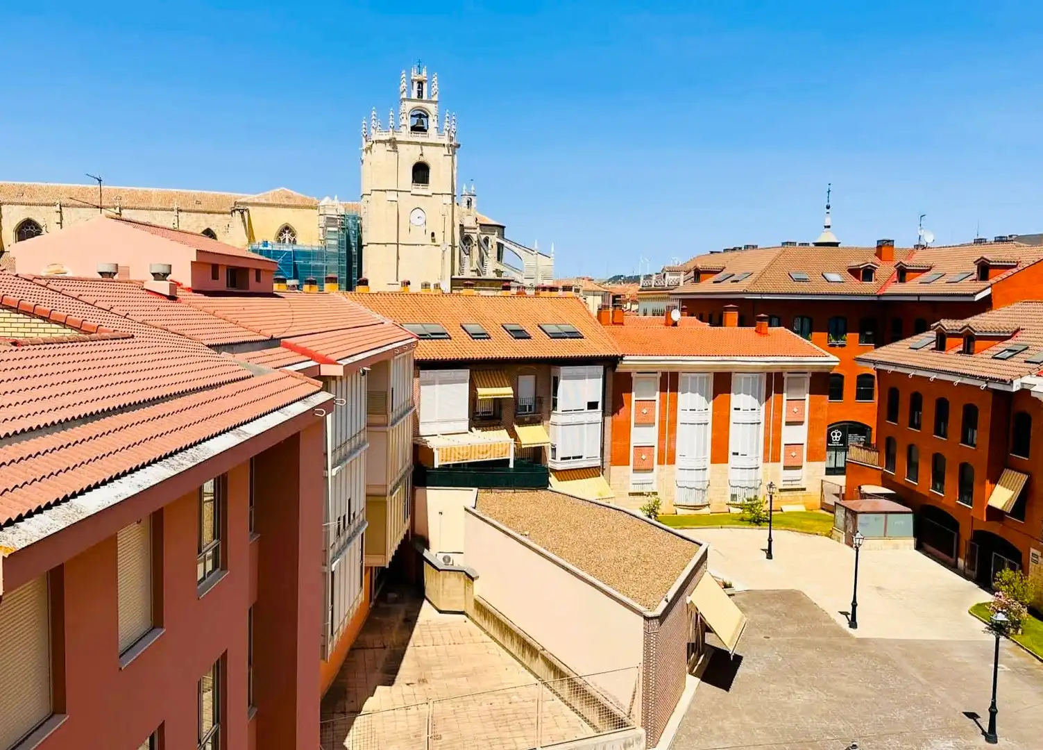 Vista exterior de Pis en venda en Palencia amb Calefacció, Parquet i Traster
