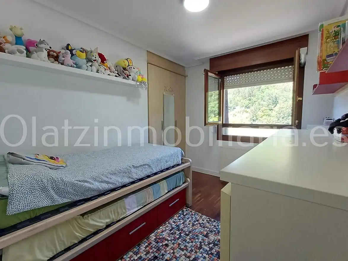 Schlafzimmer von Wohnung zum Verkauf in Güeñes mit Heizung, Abstellraum und Balkon