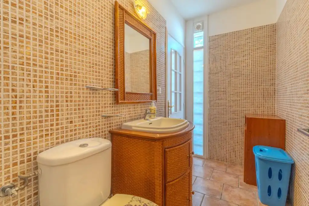 Badezimmer von Wohnungen zum Verkauf in Arona mit Privatgarten, Terrasse und Möbliert