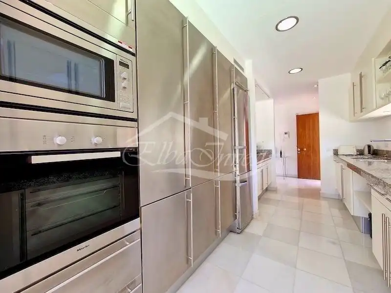 Cuina de Casa o xalet en venda en Adeje amb Aire condicionat, Jardí privat i Terrassa